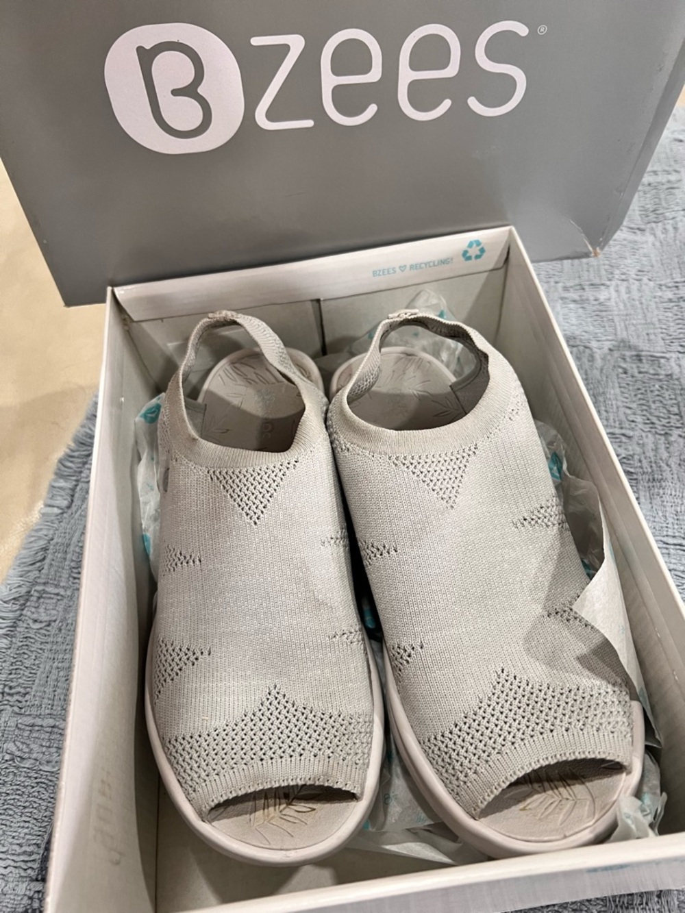 Bzees Women's Light Gray Knit Slip-On Sandals
